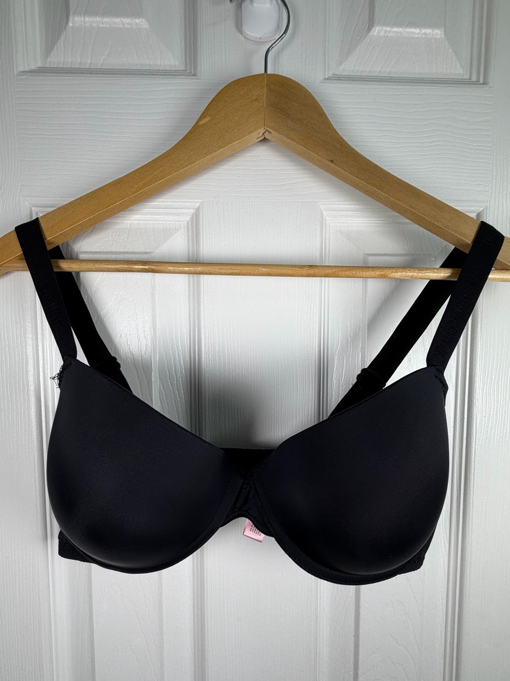 Juicy Couture Intimates Black T-Shirt Bra 36D Molded Cup Underwire Everyday